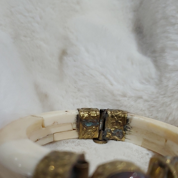 Vintage Mediterranean Gold and Cream Bracelet - Picture 7 of 9